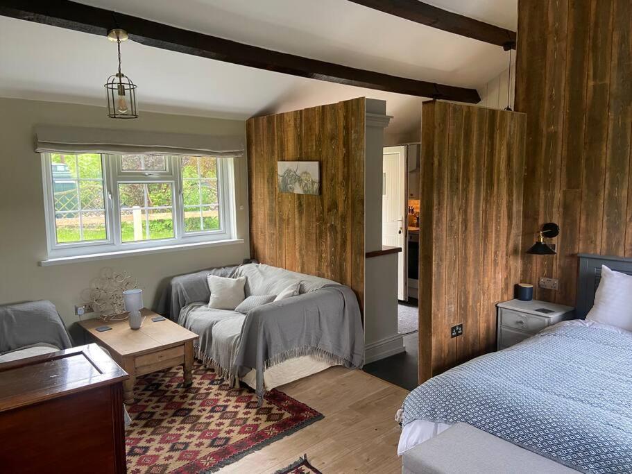 Couples Getaway, With Mountain Views/Dog Friendly Villa Crickhowell Exterior foto