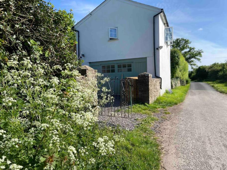 Couples Getaway, With Mountain Views/Dog Friendly Villa Crickhowell Exterior foto