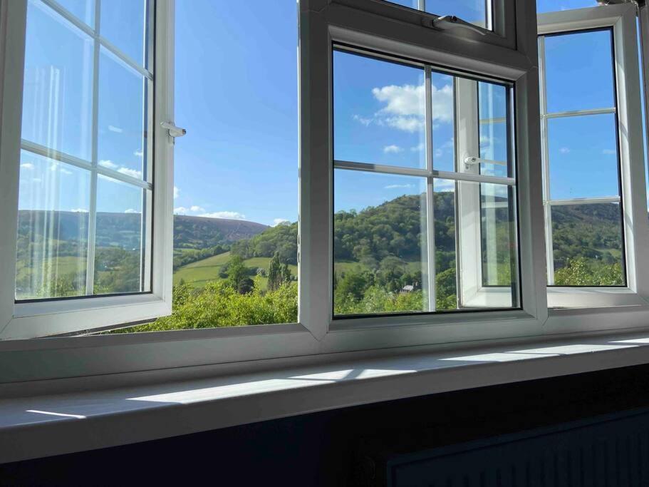 Couples Getaway, With Mountain Views/Dog Friendly Villa Crickhowell Exterior foto