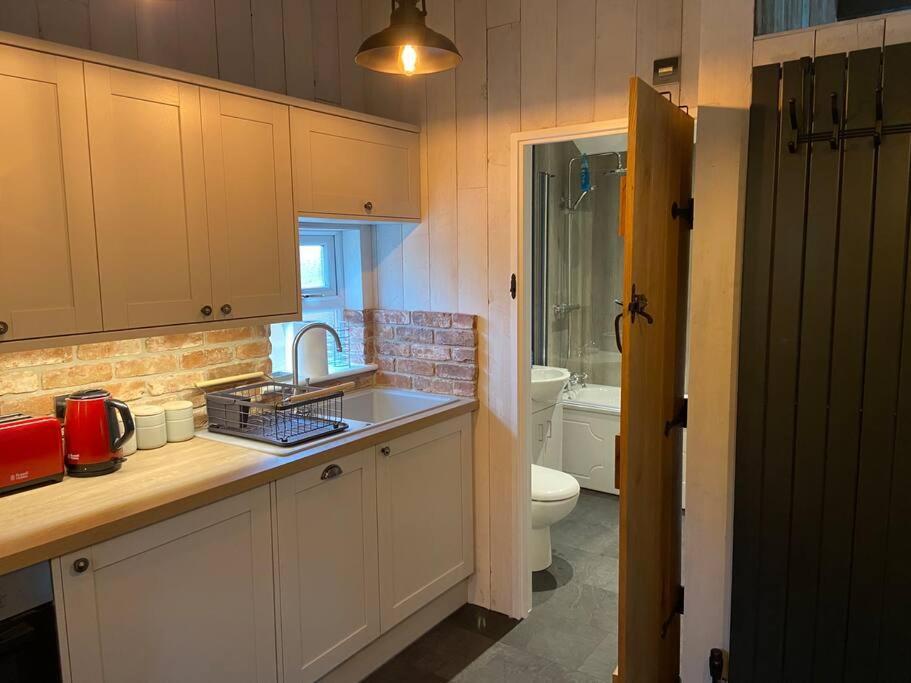 Couples Getaway, With Mountain Views/Dog Friendly Villa Crickhowell Exterior foto