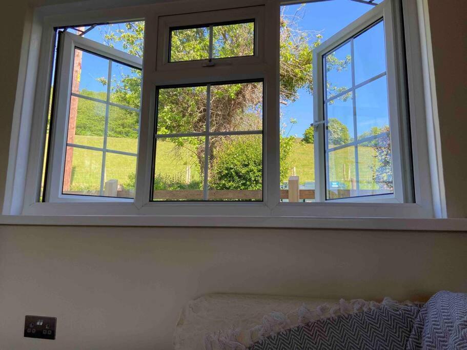 Couples Getaway, With Mountain Views/Dog Friendly Villa Crickhowell Exterior foto